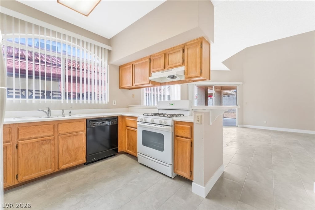 6536 Sterling Springs Parkway - Photo 8