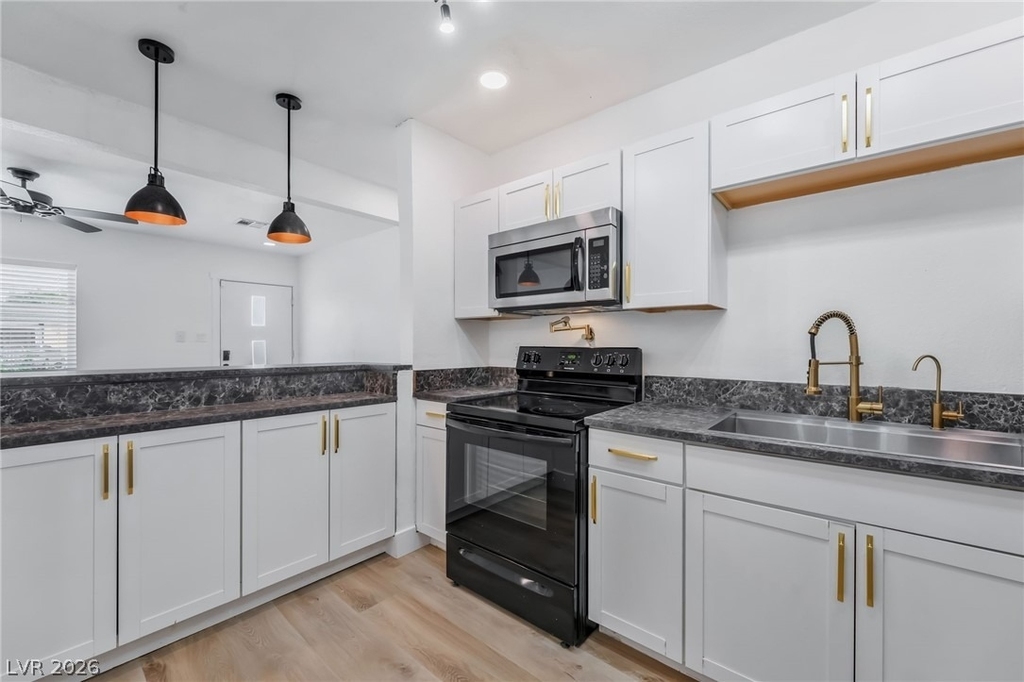 1610 E Ogden Avenue - Photo 12