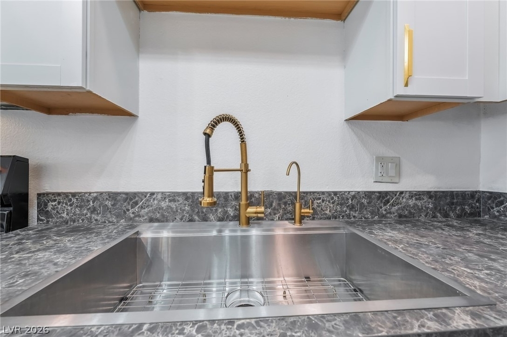 1610 E Ogden Avenue - Photo 11