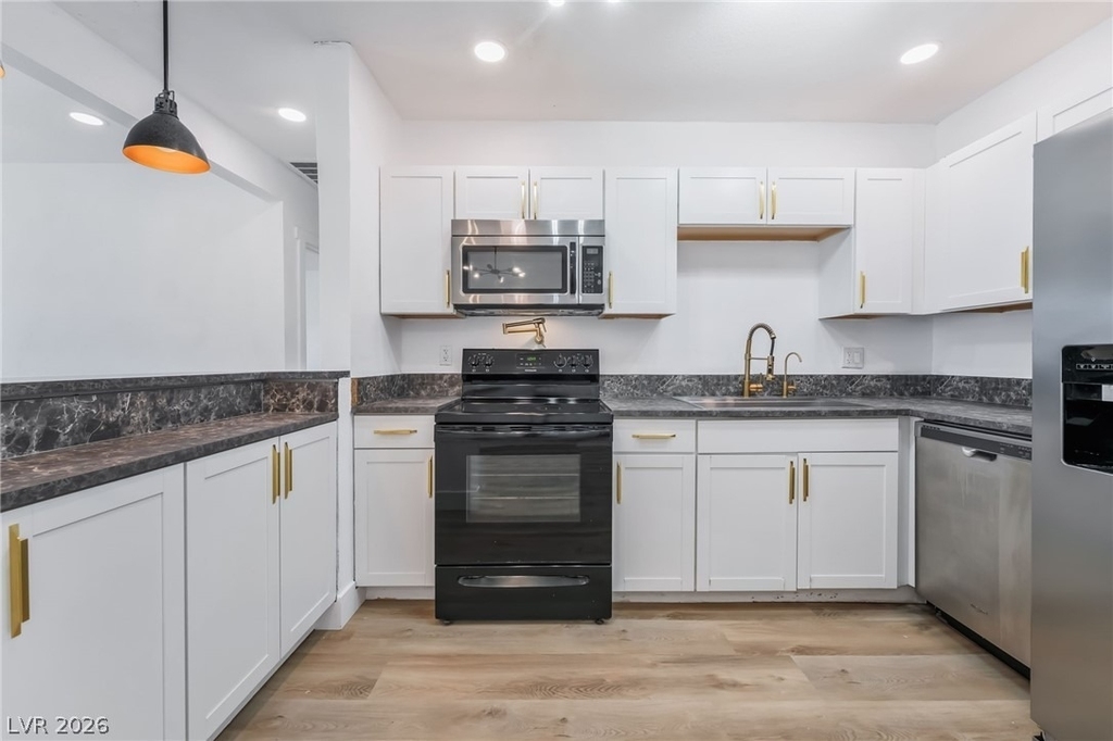 1610 E Ogden Avenue - Photo 9