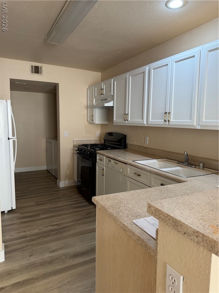 7621 Almeria Avenue - Photo 5