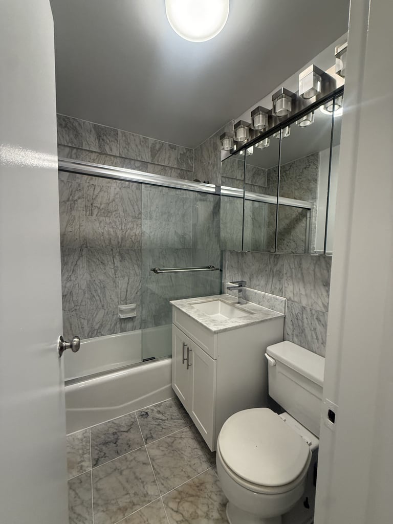 305 West 13th Street - Photo 9