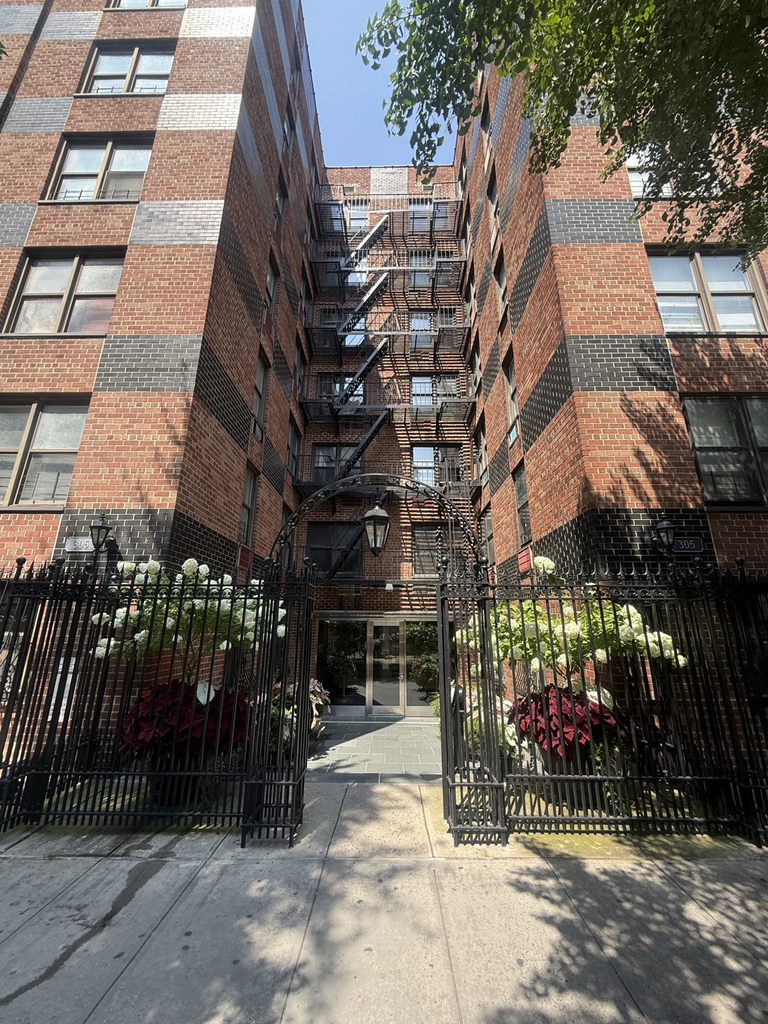 305 West 13th Street - Photo 11