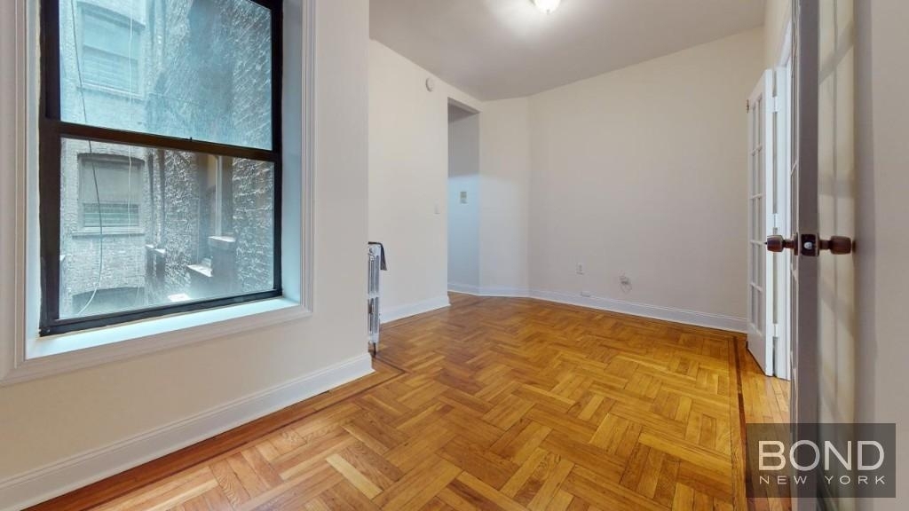 East 12th Street - Photo 12
