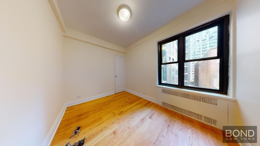 East 56th Street - Photo 10