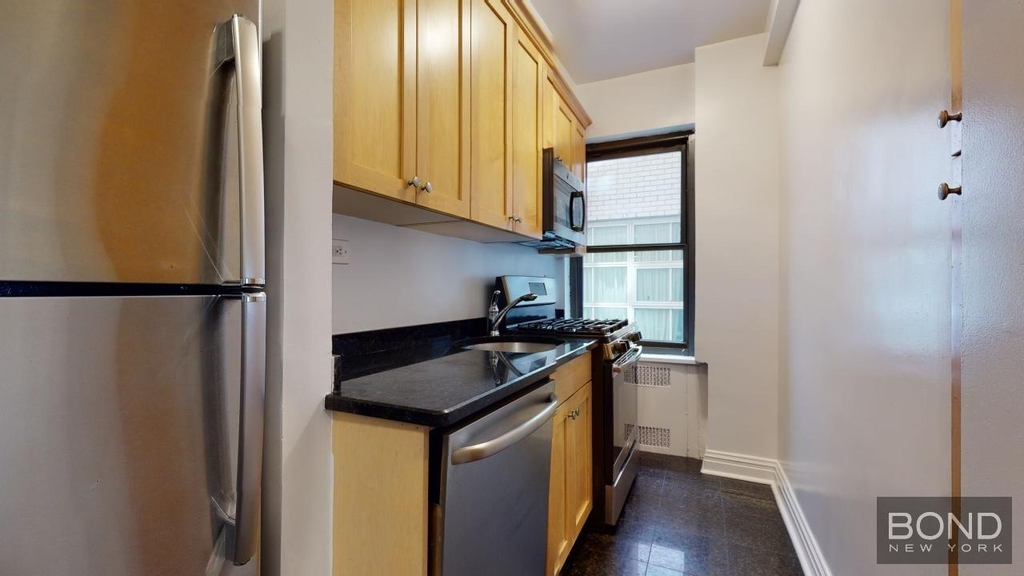 East 56th Street - Photo 3