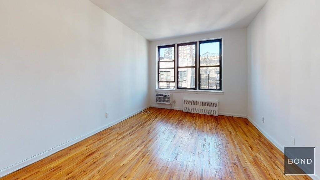 East 90th Street - Photo 2