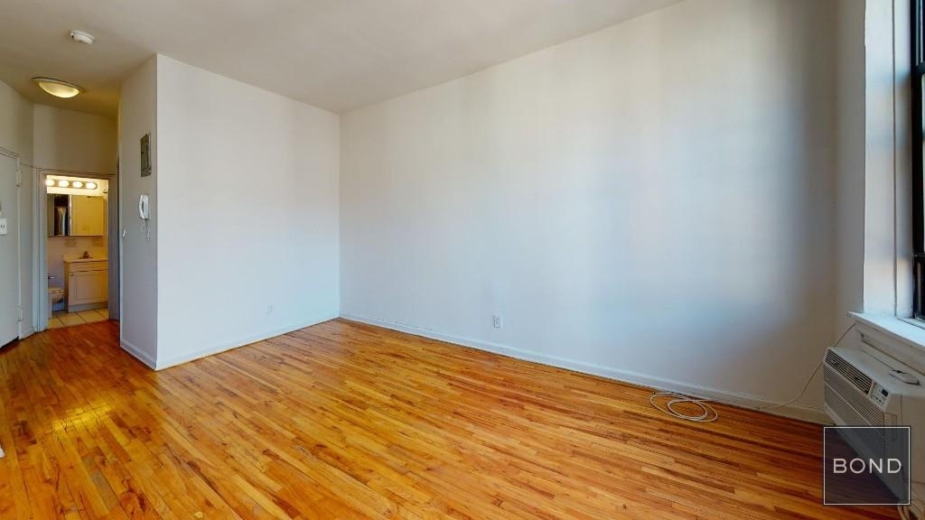 East 90th Street - Photo 3