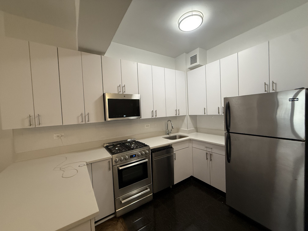 235 West 22nd Street - Photo 2