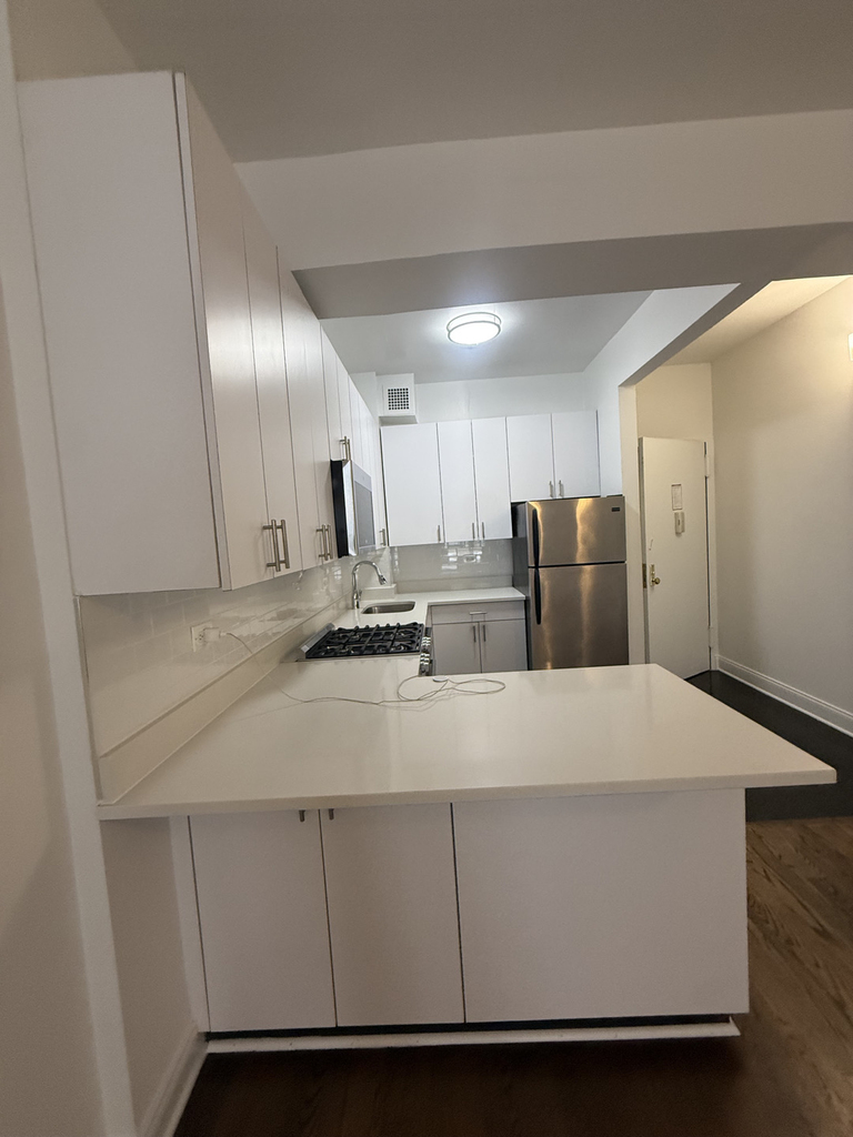 235 West 22nd Street - Photo 3