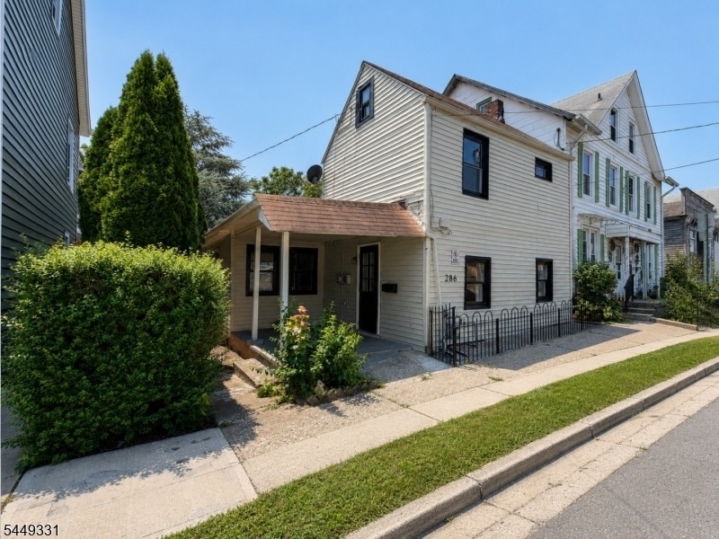 286 Chambers St - Photo 0