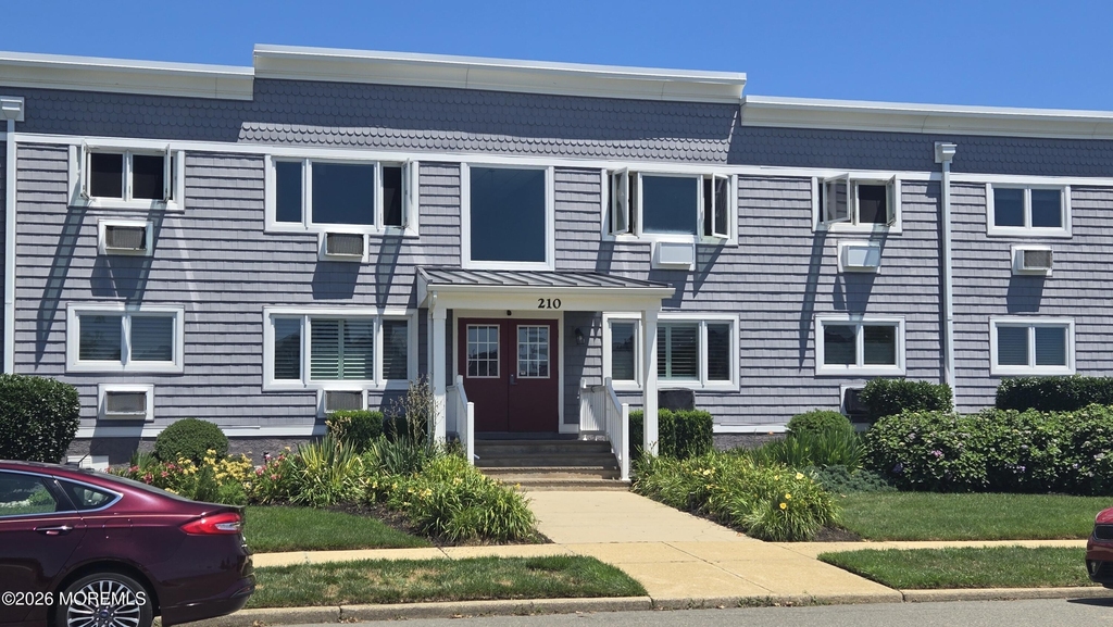 210 5th Avenue - Photo 0