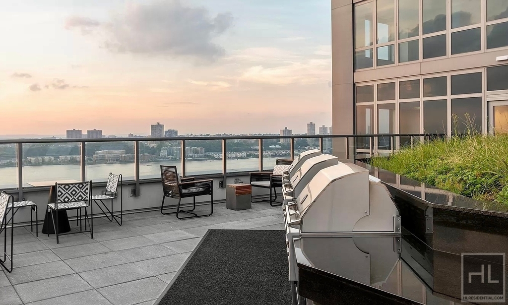 West 57th Street - Photo 5