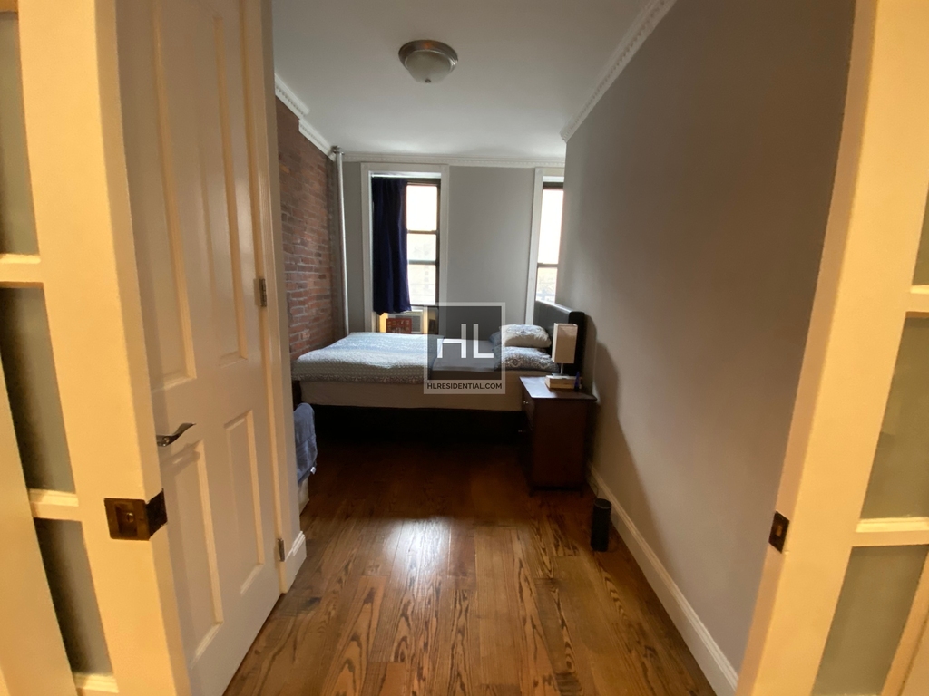 West 52 Street - Photo 5