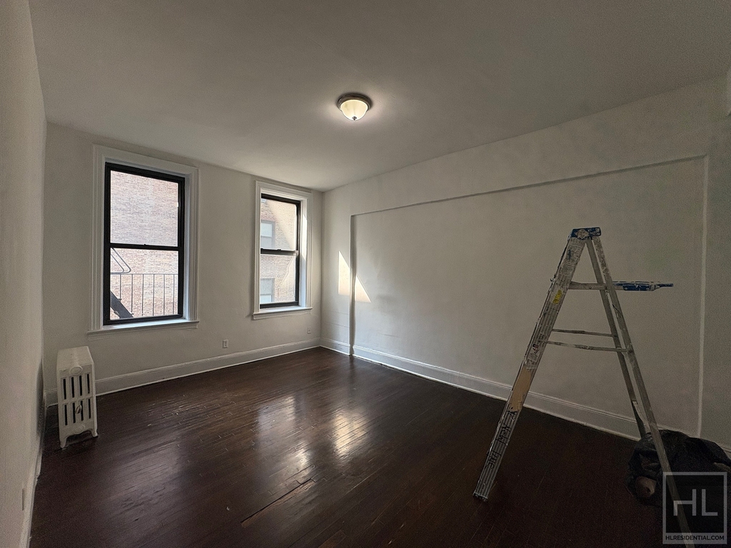 3 Avenue - Photo 0