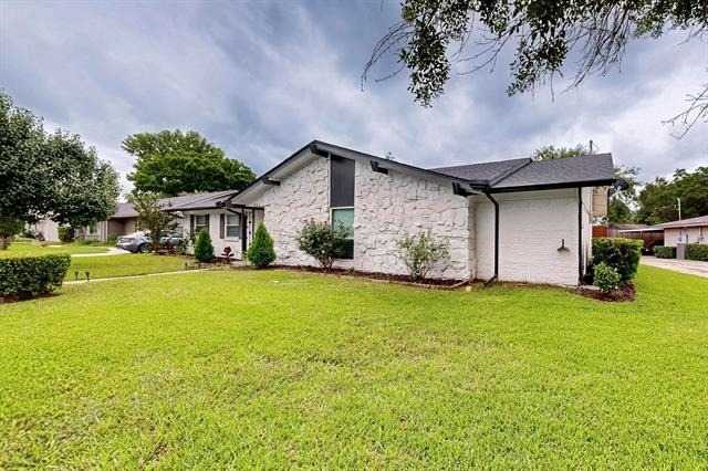 3264 Northaven Road - Photo 2