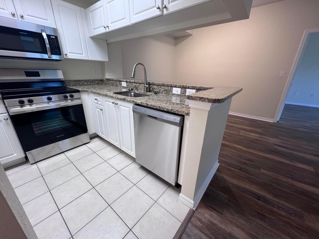 2802 Sarento Place - Photo 2