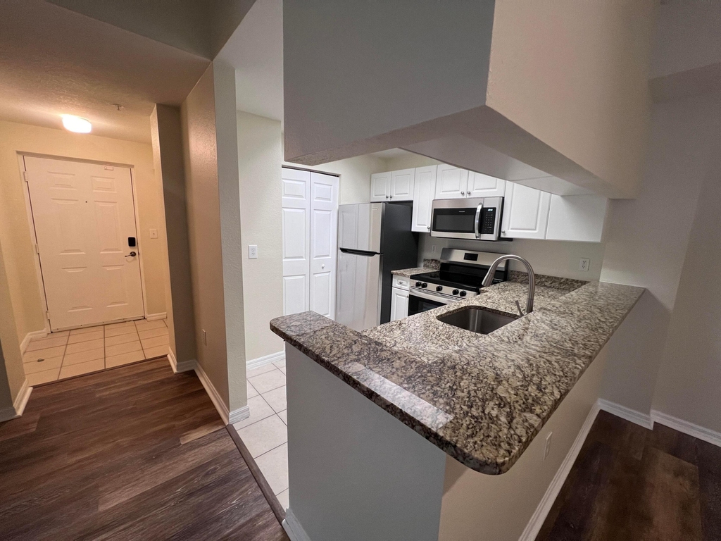 2802 Sarento Place - Photo 3