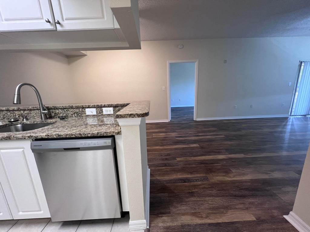 2802 Sarento Place - Photo 4