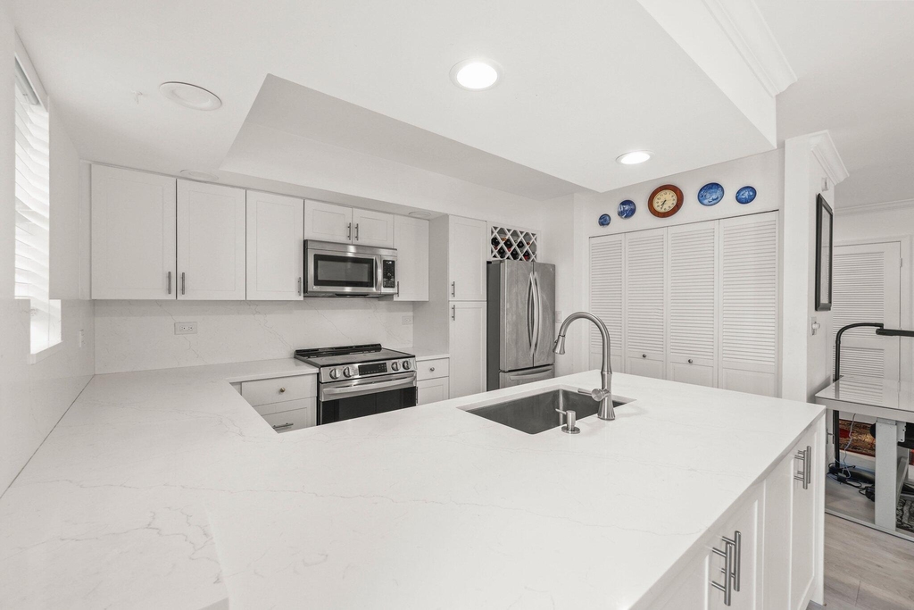 664 Forsyth Street - Photo 5