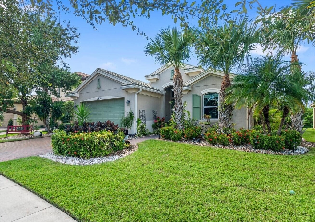 12170 Sw Bennington Circle - Photo 0