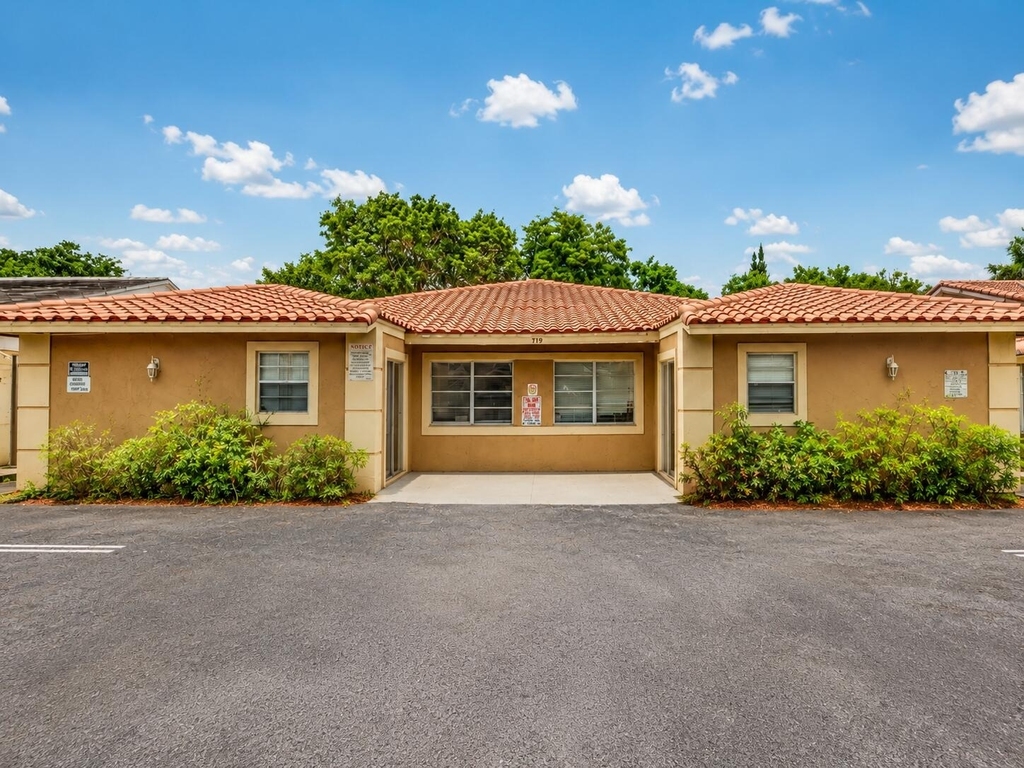 4125 Woodside Drive - Photo 0