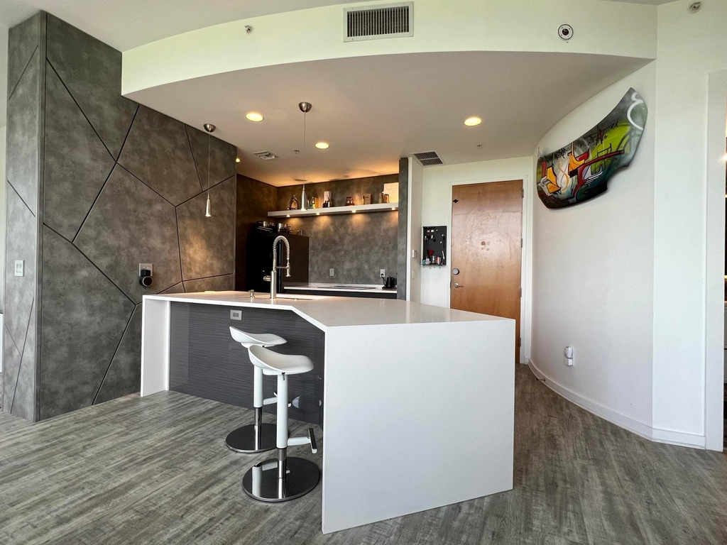 335 Se 6th Avenue - Photo 0
