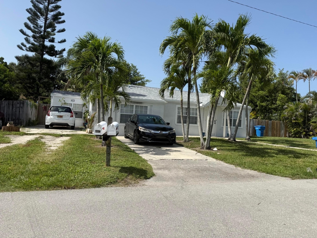 407 W Palm Street - Photo 0