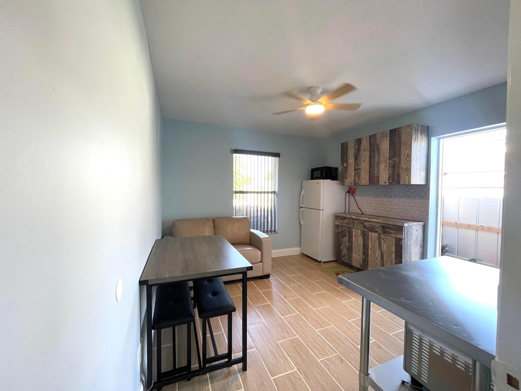 5753 Se Mercedes Avenue - Photo 6
