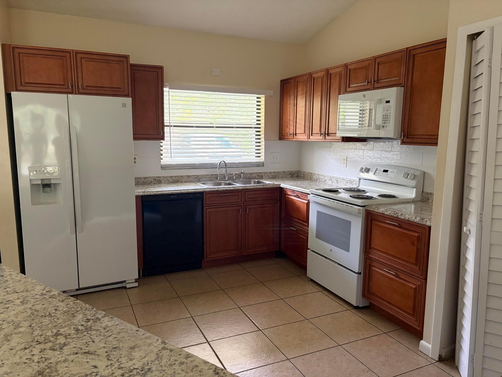 4612 Boabadilla Avenue - Photo 5