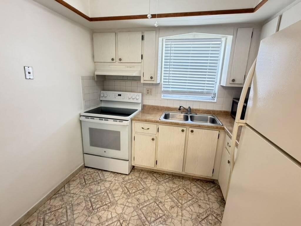 2727 Dudley Drive W - Photo 3