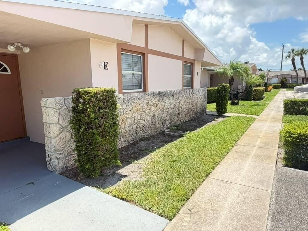 2727 Dudley Drive W - Photo 0