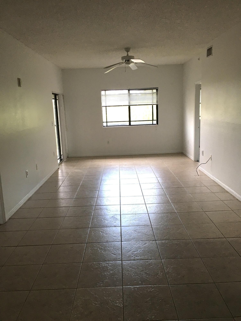 2801 Sarento Place - Photo 3