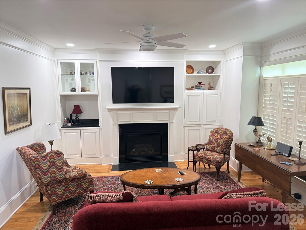 421 Spring Street - Photo 2