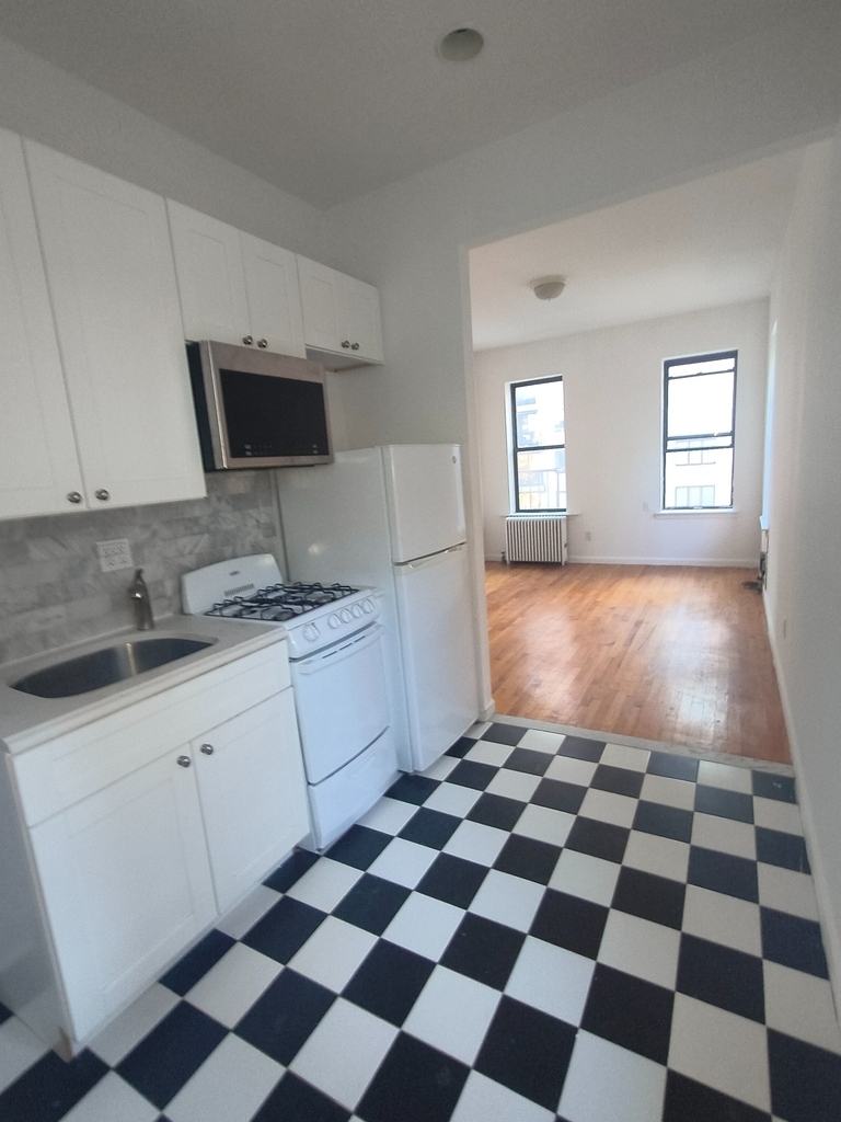 400 East 91st Street - Photo 3