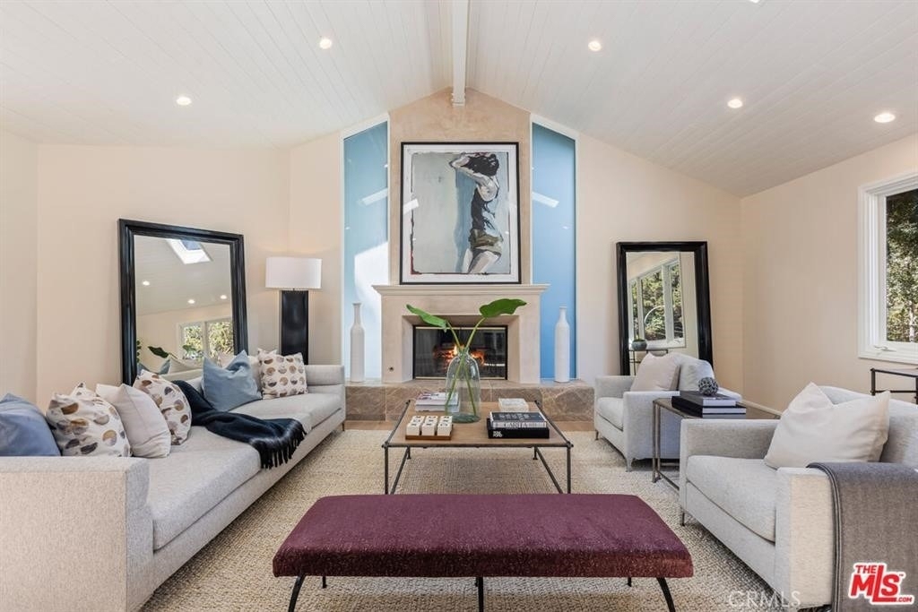 3217 Longridge - Photo 0