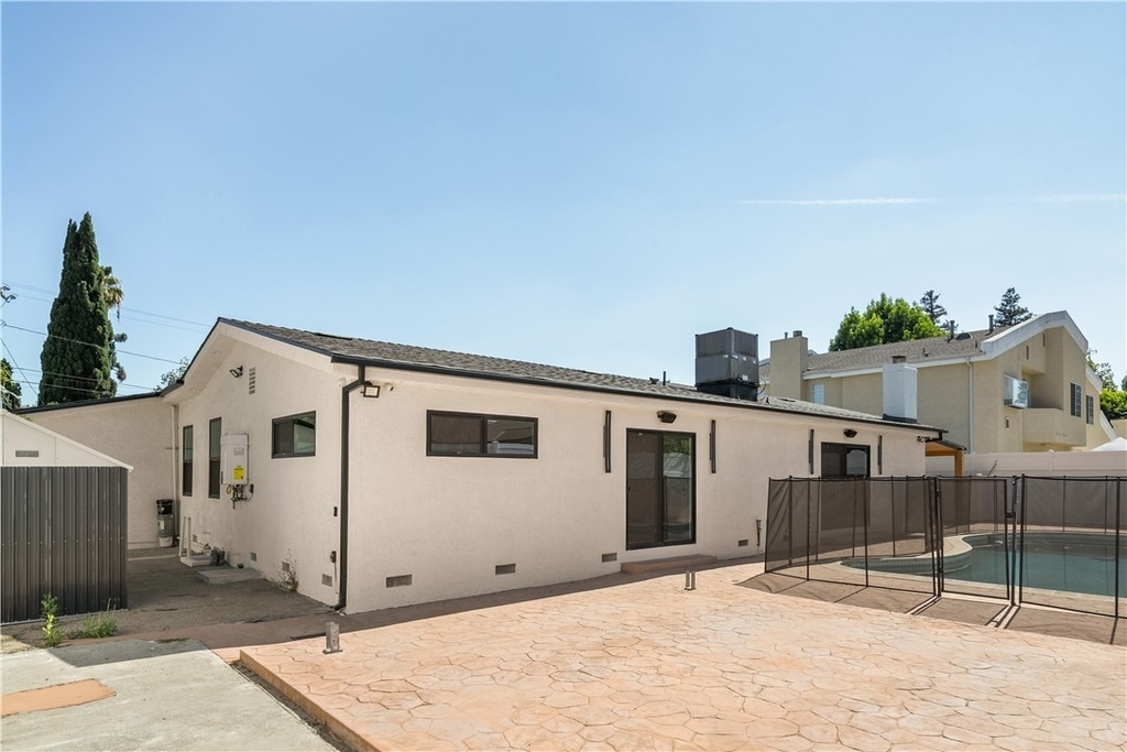 18921 Keswick Street - Photo 22