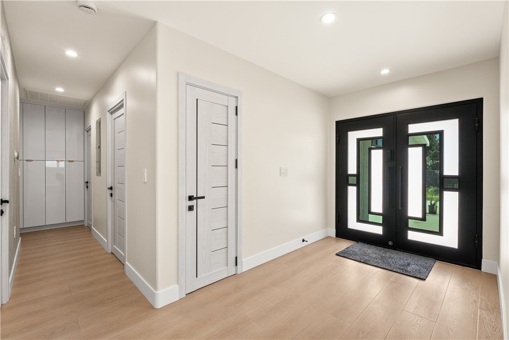 18921 Keswick Street - Photo 2