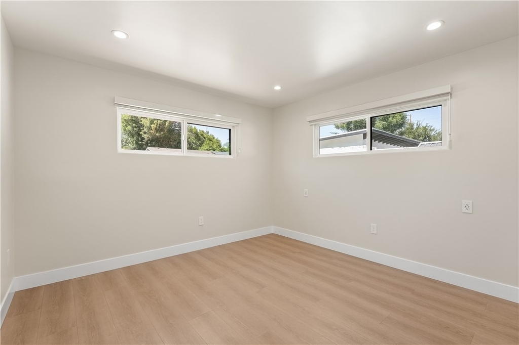 18921 Keswick Street - Photo 17