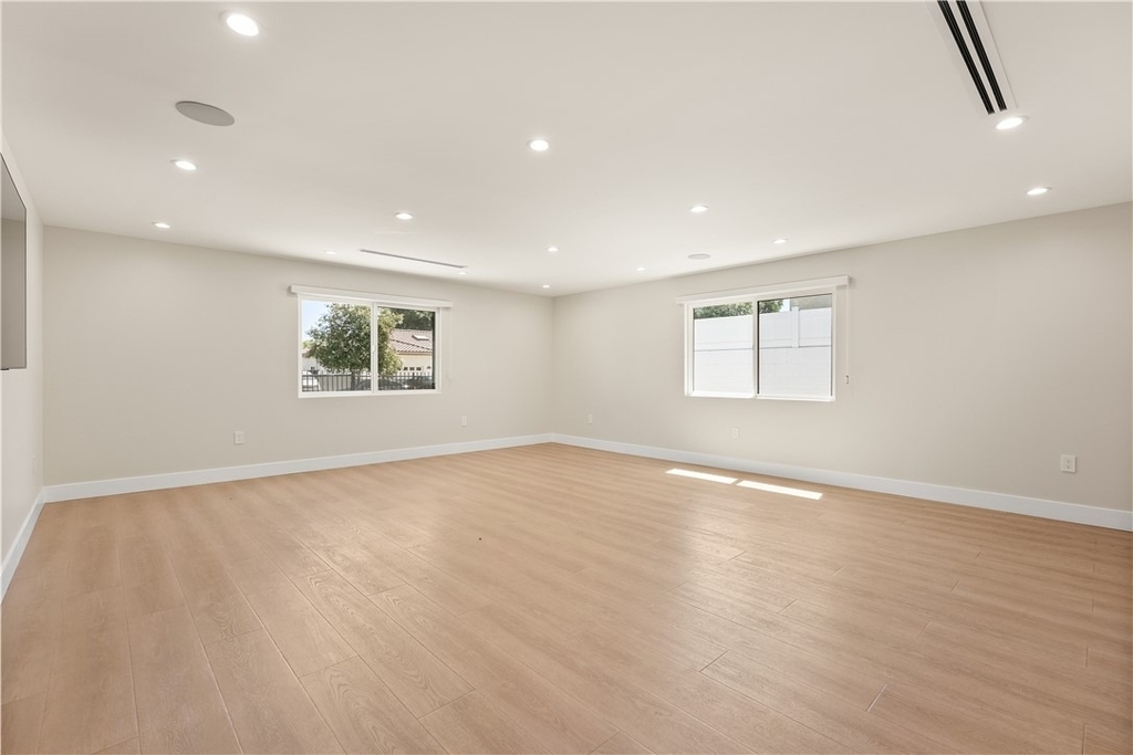 18921 Keswick Street - Photo 8