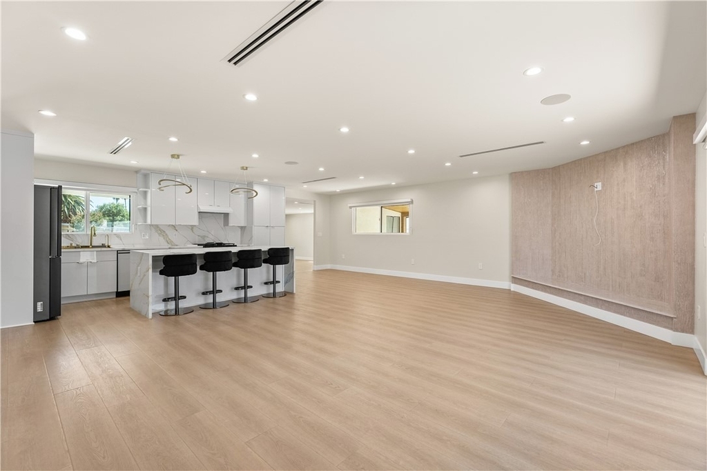 18921 Keswick Street - Photo 4