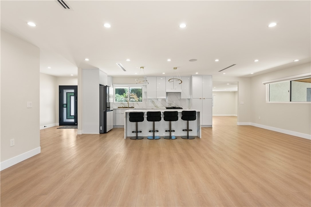 18921 Keswick Street - Photo 5