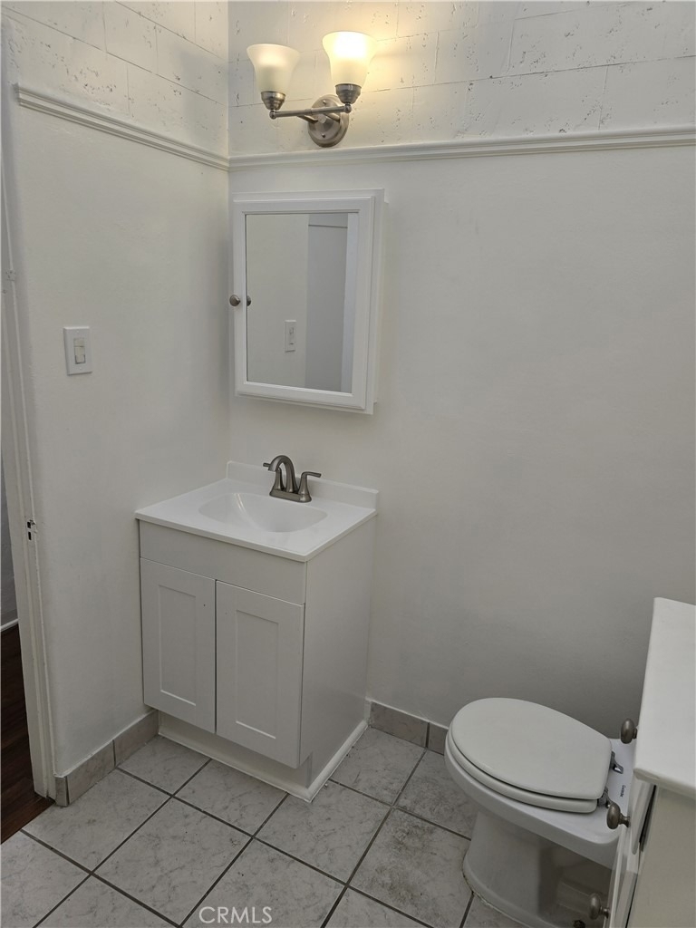 5740 California - Photo 6