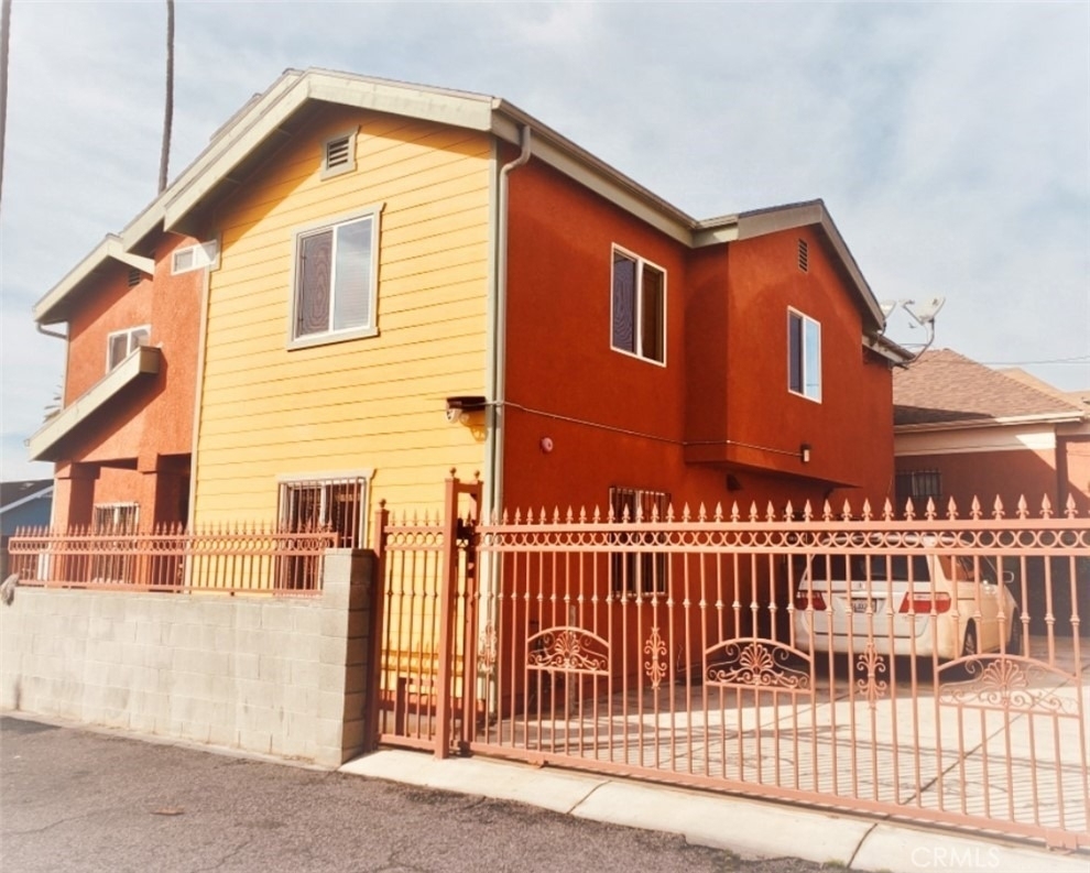 1343 E Adams - Photo 2