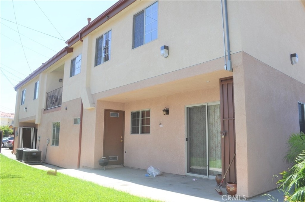 5425 Buchanan - Photo 1