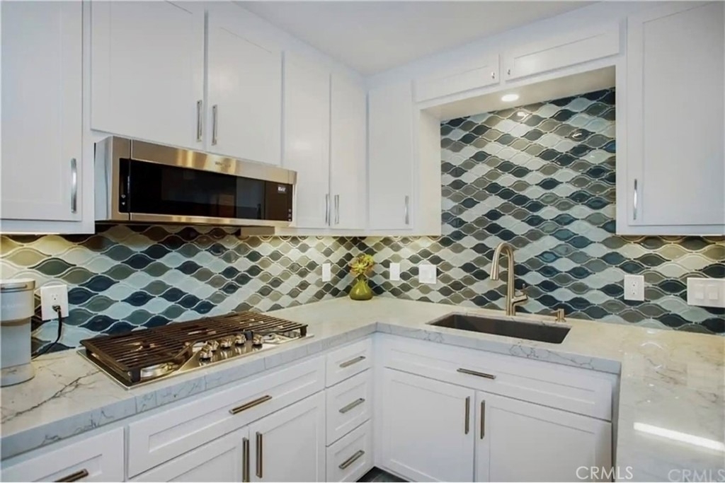 2559 Rimcrest Rd. - Photo 2