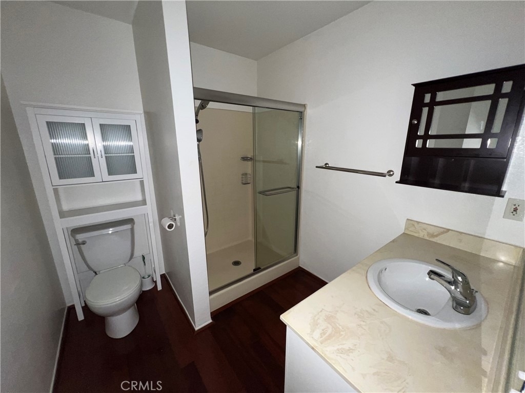 569 E St - Photo 10