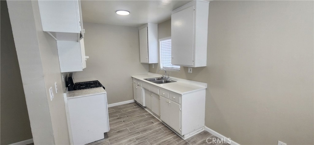 687 W 17th - Photo 9