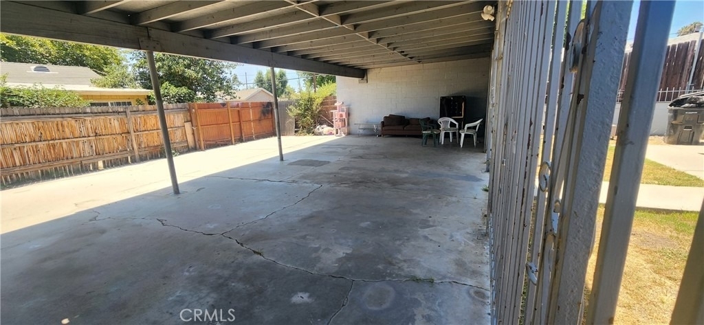 687 W 17th - Photo 3