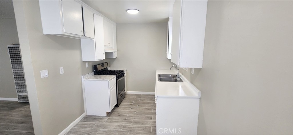 687 W 17th - Photo 8